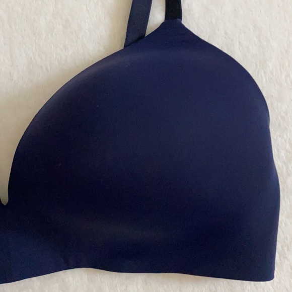 Gap Body | Favorite Seamless Wireless Convertible Bra Navy Blue (34D) - Picture 5 of 15